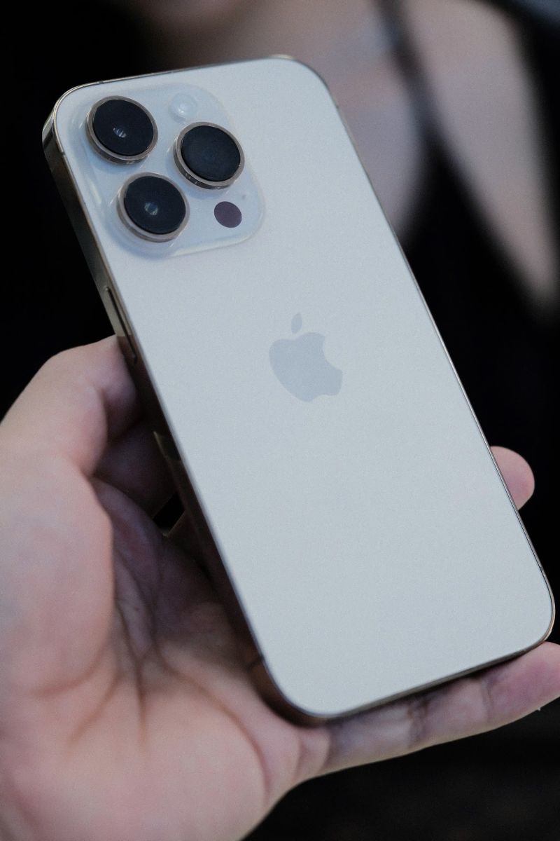 Bảng giá iPhone mới nhất dịp lễ 30.4