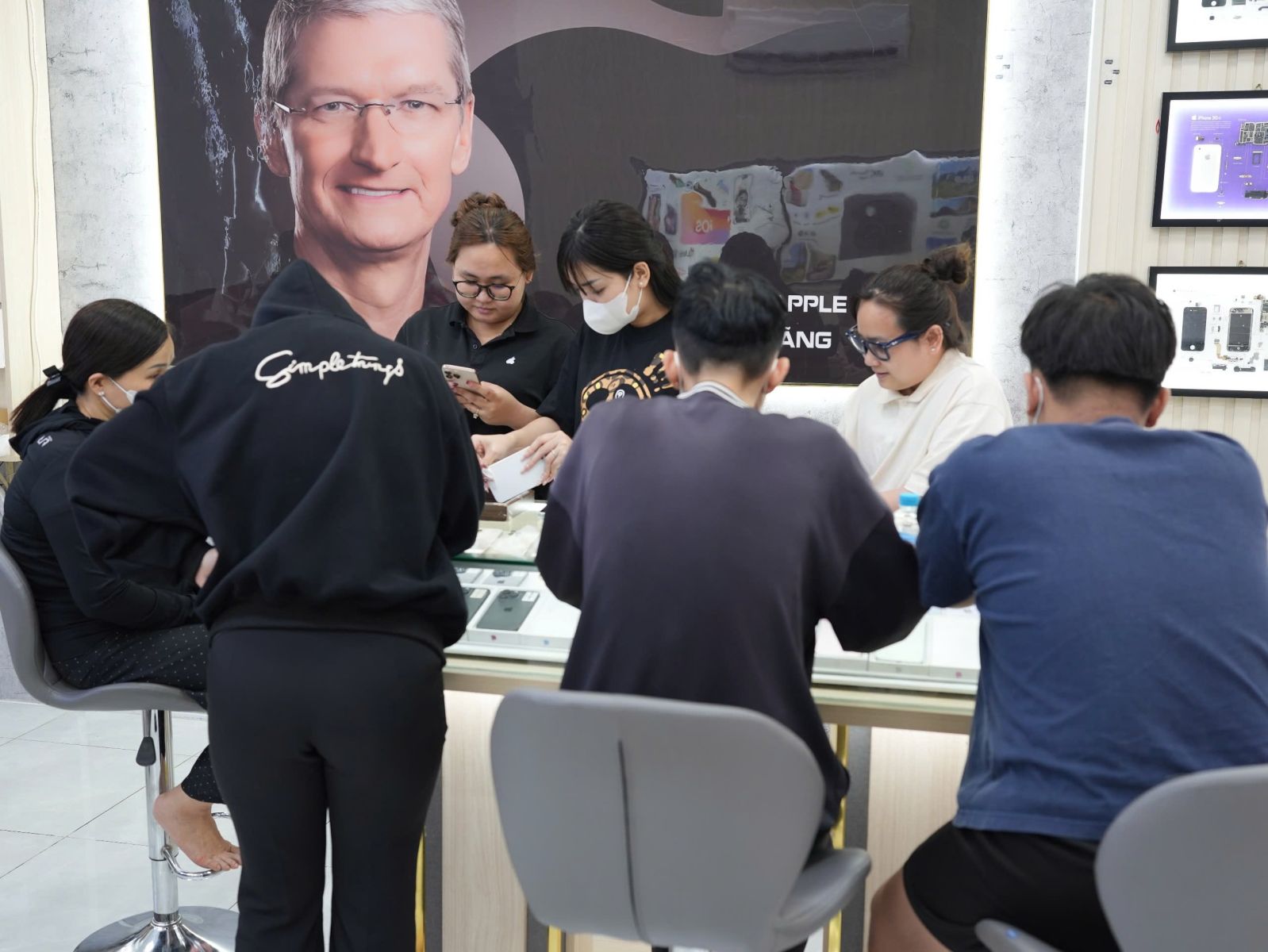 Bảng giá iPhone mới nhất dịp lễ 30.4