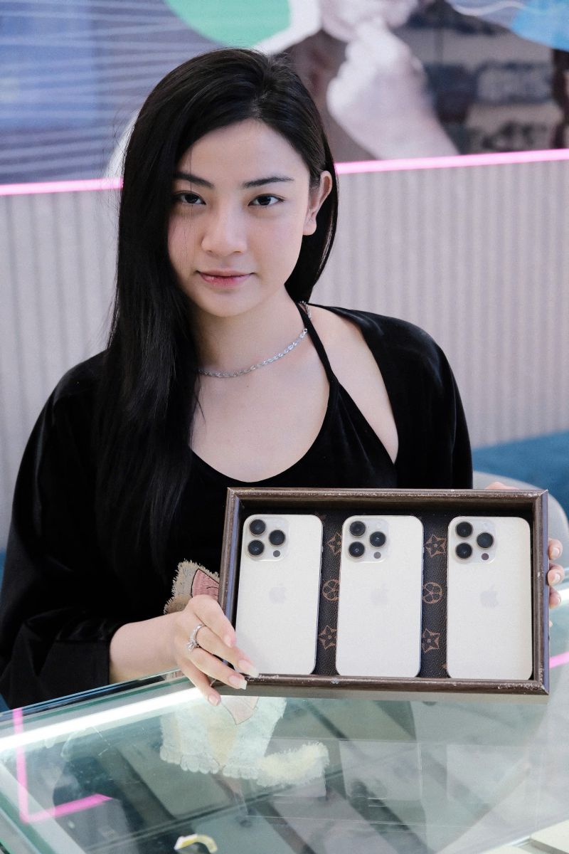 Bảng giá iPhone mới nhất dịp lễ 30.4