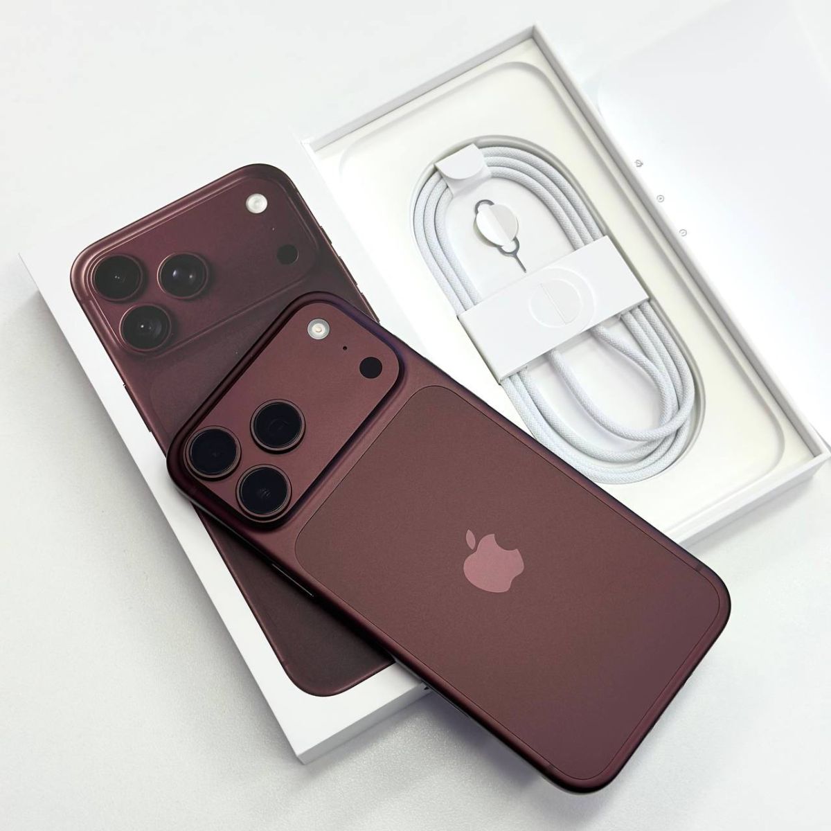Lấy máy khi đập hộp iPhone 18 Pro Max tại Táo US