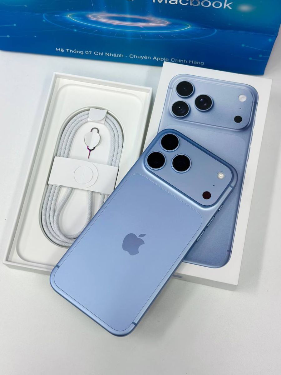 iPhone 18 Pro Max đầu tiên tại Táo US chụp cùng hộp và túi Táo US