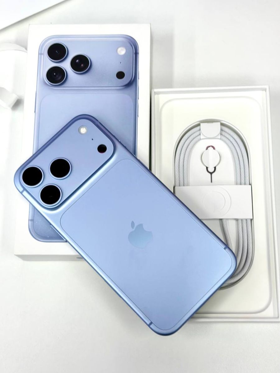 Cụm camera của iPhone 18 Pro Max màu xanh trời tại Táo US