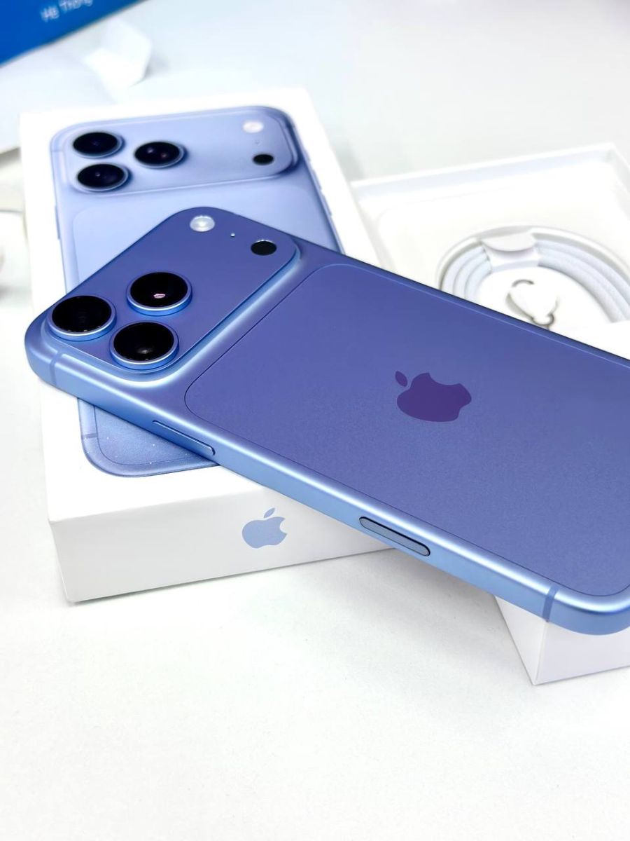 Khách chọn iPhone 18 Pro Max đầu tiên tại Táo US tại cửa hàng