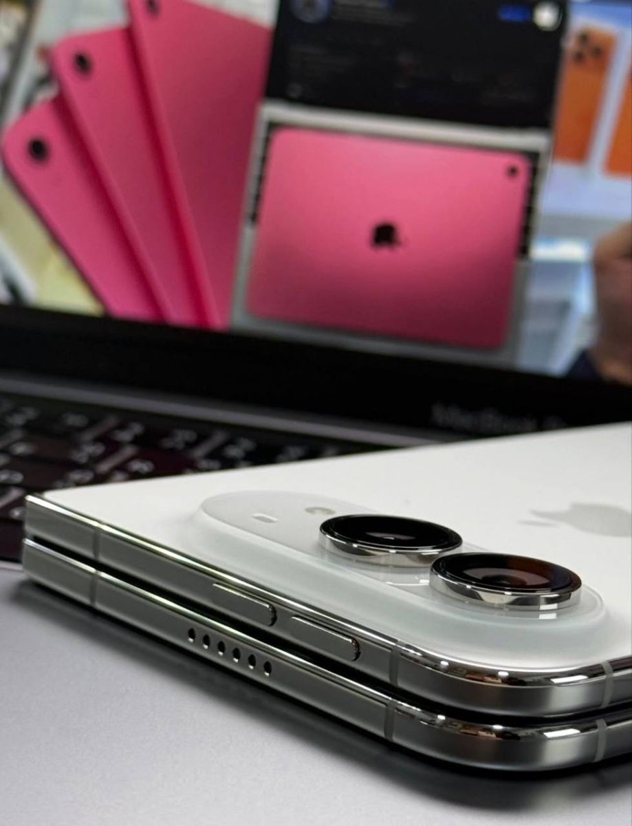 Cạnh dưới có cổng USB-C của iPhone Duo